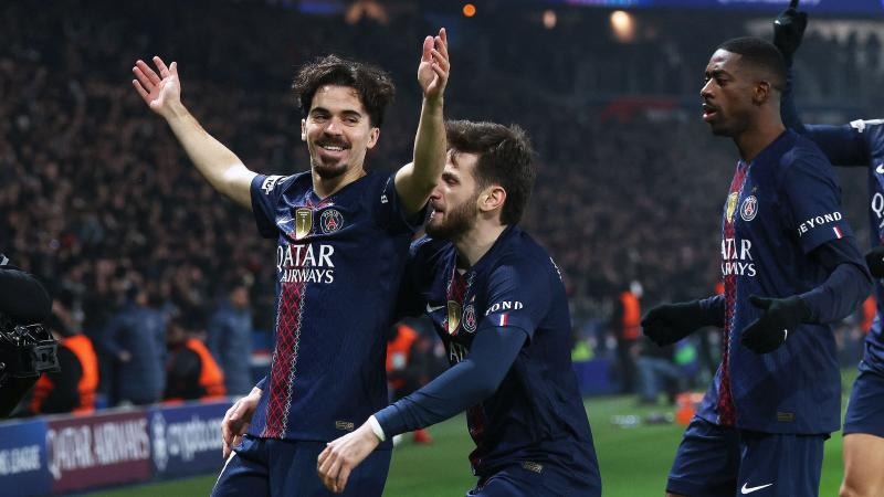 2016年：耐克成为MLB官方球衣赞助合作伙伴意向达成。